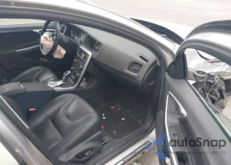 2015 Volvo S60 T5 Premier из США, поврежденный, VIN YV126MFB5F1305076